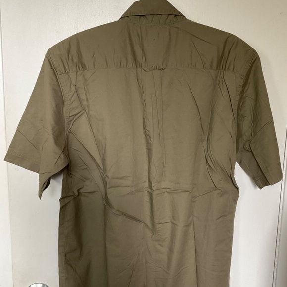 Mens Columbia button down shirt with chest pocket. - Picture 3 of 3